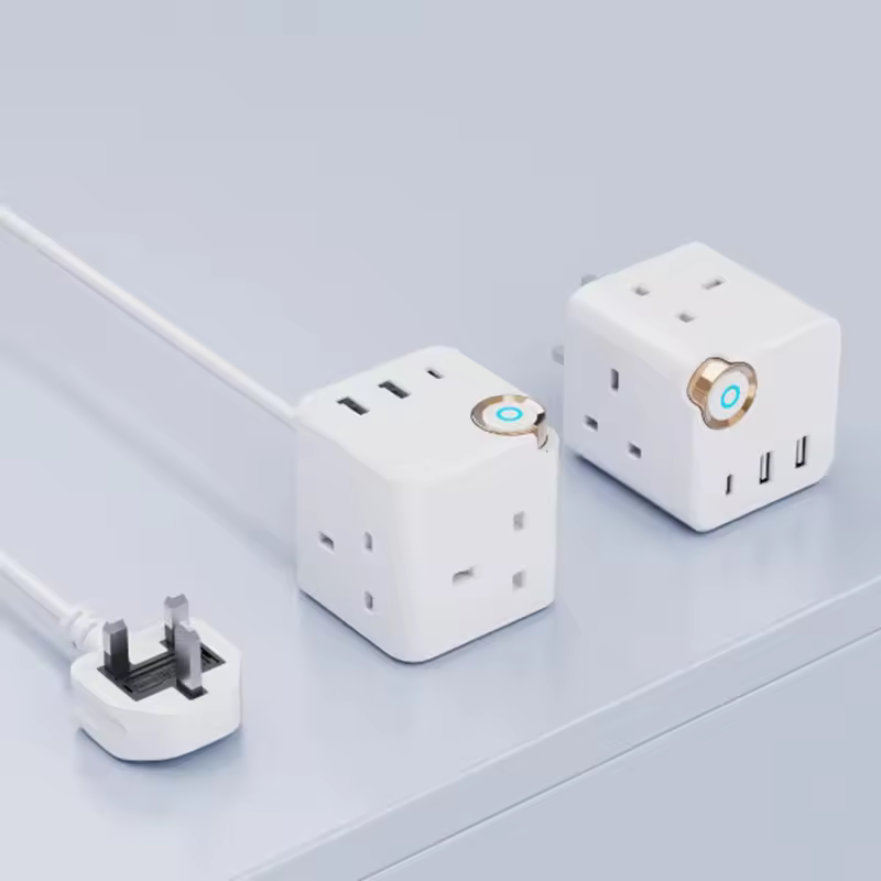 Fabricante mayorista de regleta de enchufes estándar de carga rápida con toma de CA portátil, enchufe cúbico, enchufe recto con cable - Blanco/Reino Unido.