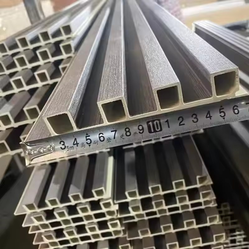 Fábrica mayorista de China de paneles de pared de PVC de madera maciza para interiores