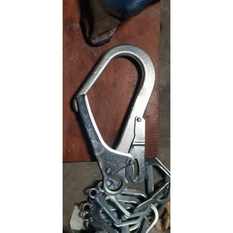 Safety Snap Hook Heavy-Duty Steel Carabiner Clip Spring-Loaded Hook for Rigging Lifting and Industrial Applications