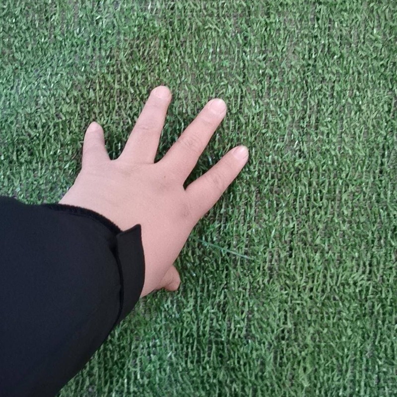 Muestra de césped artificial - fábrica de césped zhongheng en linyi, Shandong - instalación de experiencia de tacto cercano