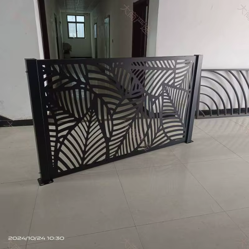 Wrought Iron Fence / Spear-Top Decorative Metal Barrier Panel
