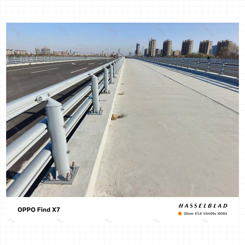 crash barrier