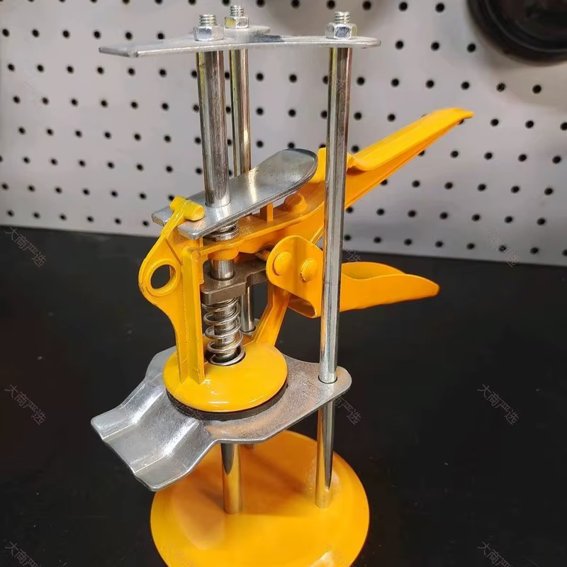 777 Medium Three-Column Tile Jack