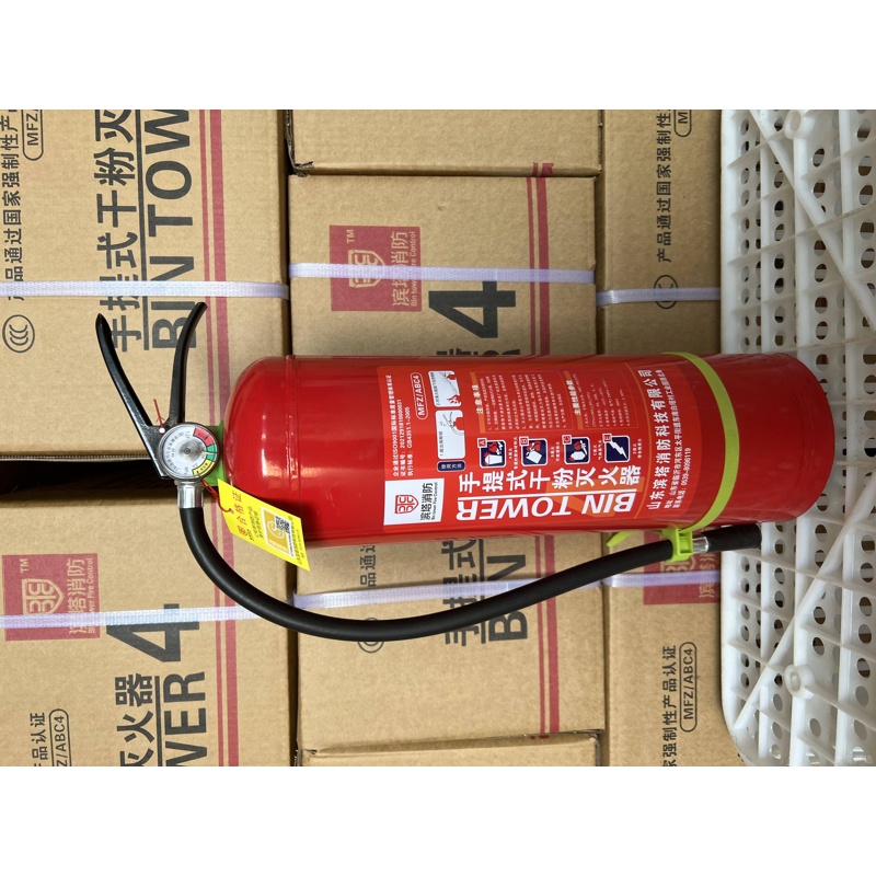 Portable dry powder fire extinguisher