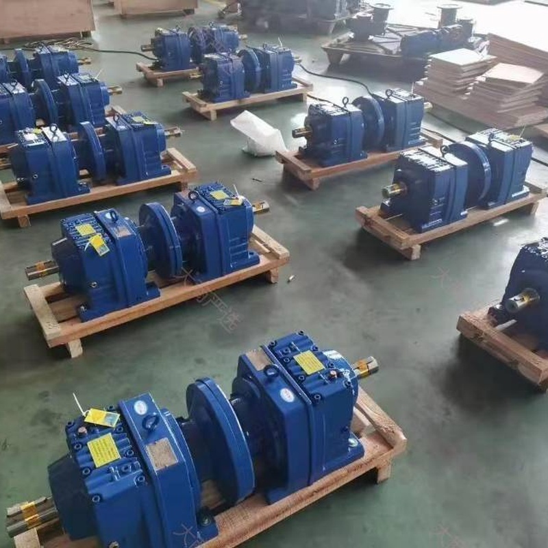 Mingchun R Series Helical Gear Reducer with High Transmission Efficiency	