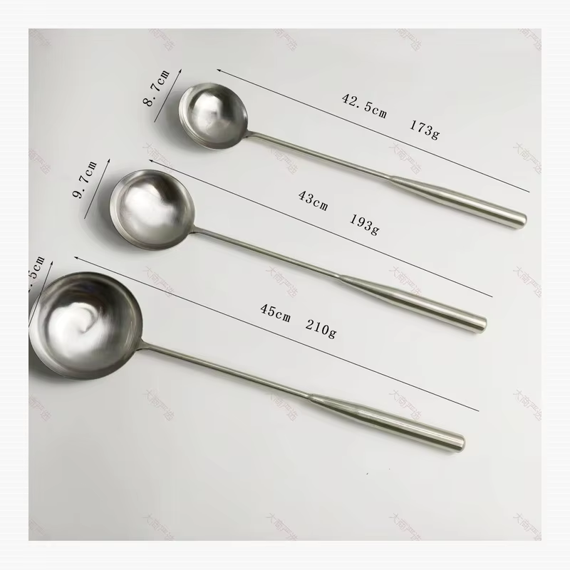 Solid hand spoon