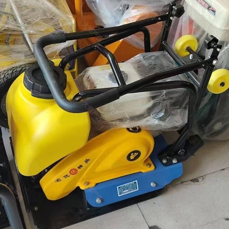 Gasoline impact compactor, flat compactor