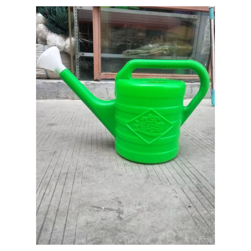 Spray bottle broom tool