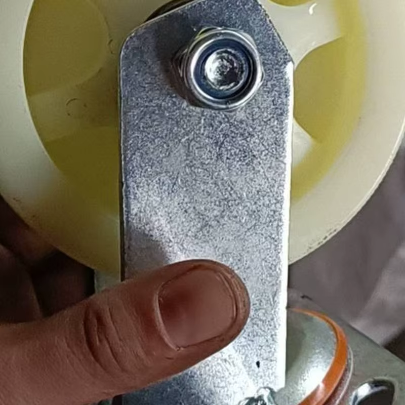 Swivel nylon caster