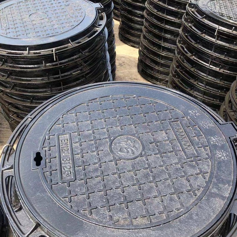 Round ductile iron manhole cover, heavy load bearing, anti-corrosion and durable