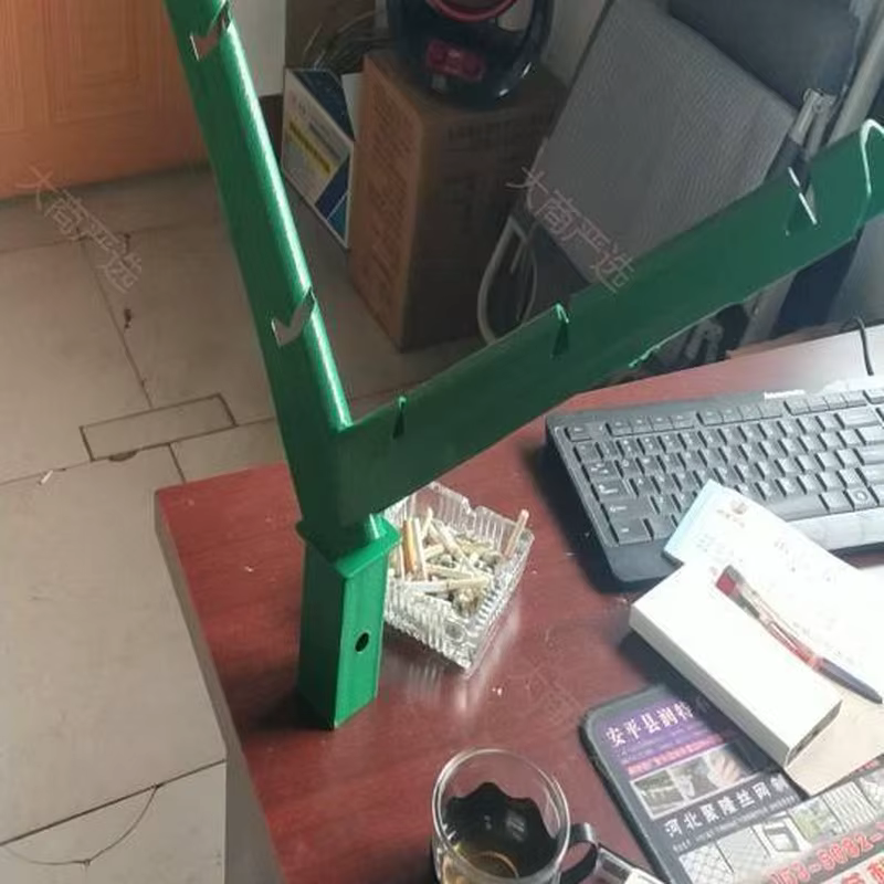 Spray coated blade rope holder