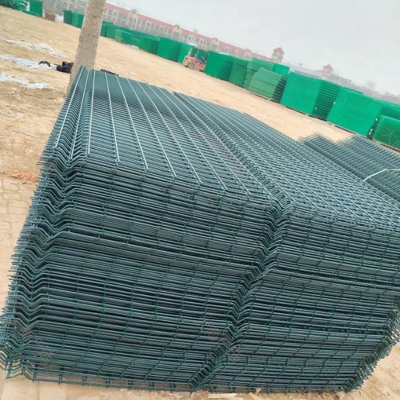 Blade barbed wire guardrail