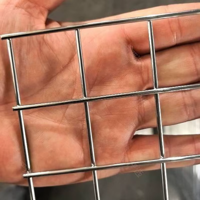 Stainless steel welded mesh