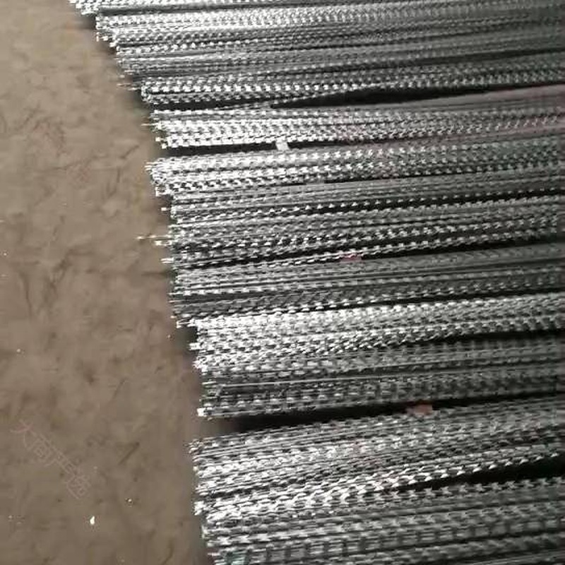 Straight blade stabbing rope