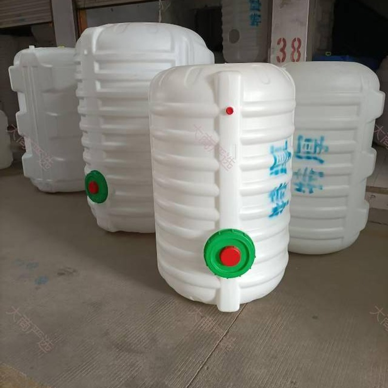 Water bucket, water tower, big white bucket