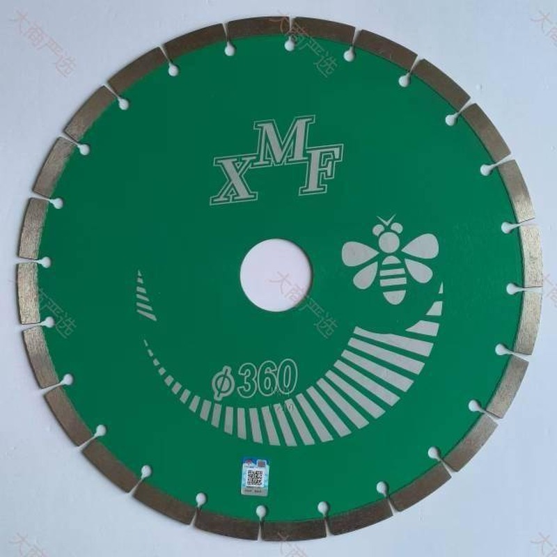 Road cutting blade