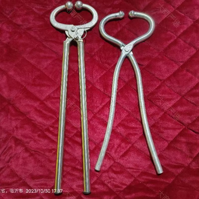Bull nose pliers